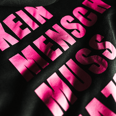 TYNA - Kein Mensch muss Nazi sein! - Hoodie - Redfield Records