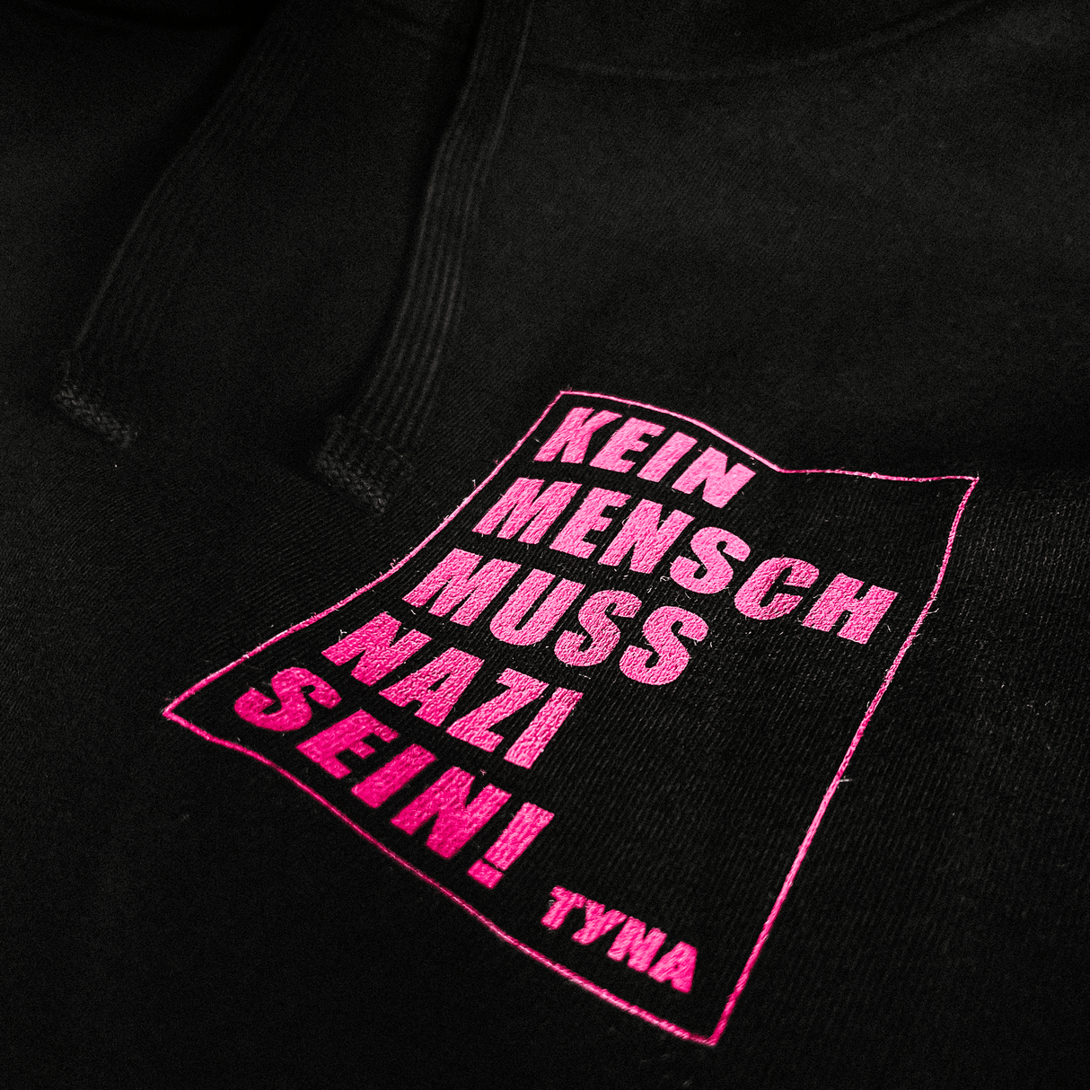 TYNA - Kein Mensch muss Nazi sein! - Hoodie - Redfield Records